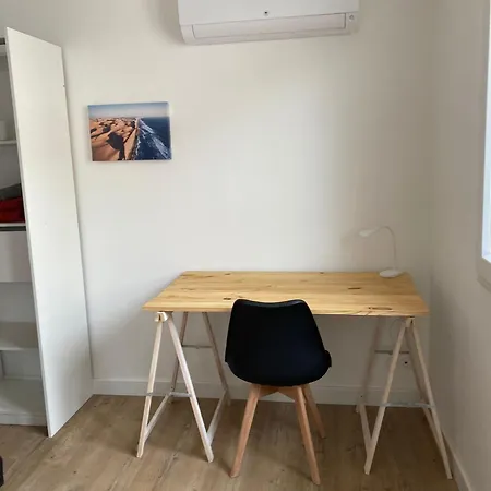 Private - Shared House - -tram- Train Br1-5 פסאק