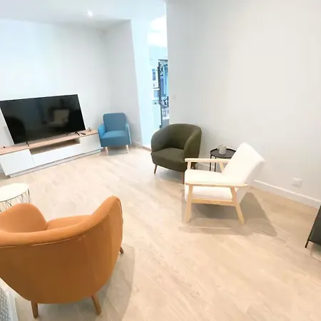 Private - Shared House - -tram- Train Br1-5 民宿