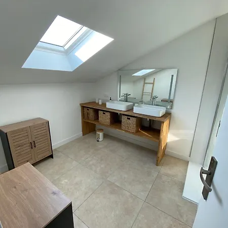 民宿 Private - Shared House - -tram- Train Br1-5 *