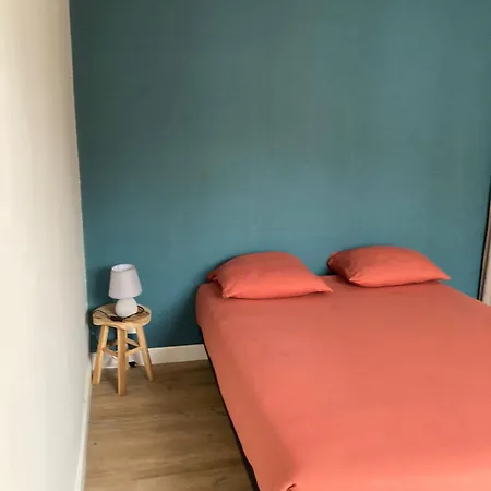 Private - Shared House - -tram- Train Br1-5 *