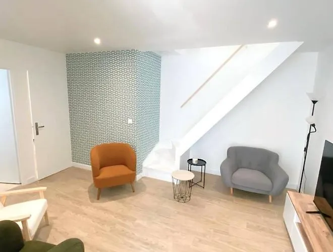 Private - Shared House - -tram- Train Br1-5 佩萨克