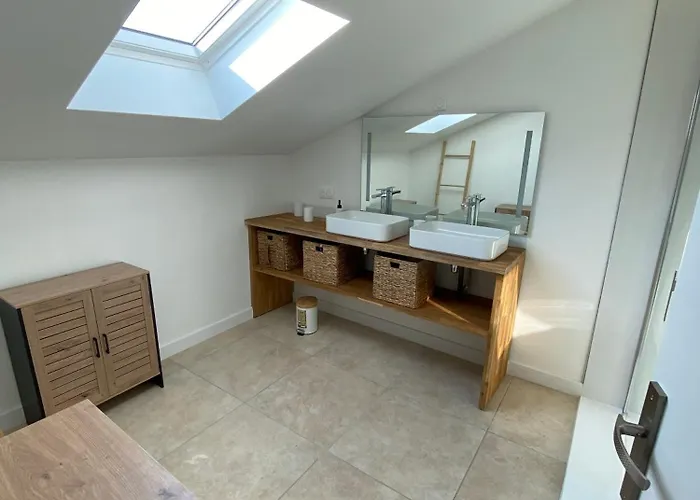 民宿 Private - Shared House - -tram- Train Br1-5 *