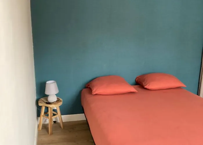 Private - Shared House - -tram- Train Br1-5 *